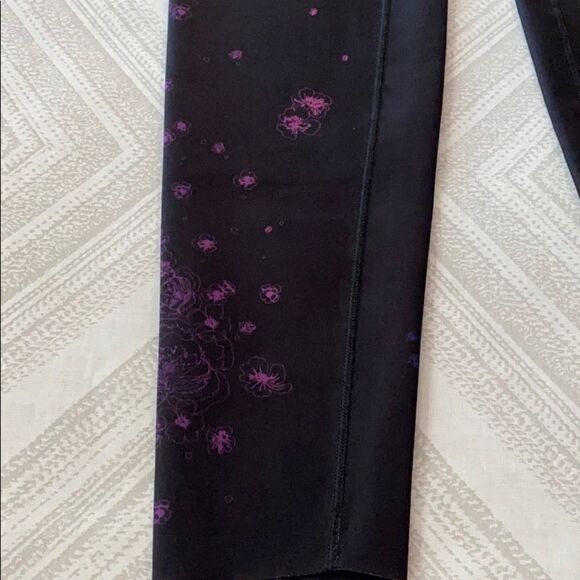 Ultracor Black Floral & Patent Side Stripe Leggings Size M - Picture 3 of 8